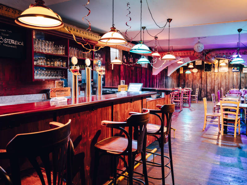 Centimeter bei den Stadtbahnbögen